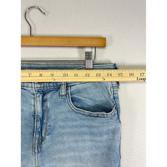 Classic Casual Old Navy Women 16 Light Wash Straight Built-In Flex Jeans - Picture 6 of 9